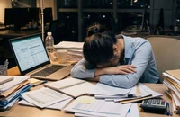 Đề xuất đưa người chịu áp lực công việc vào diện theo dõi tâm thần