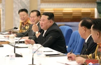 Ông Kim Jong-un chủ trì hội nghị quân sự. Ảnh: KCNA