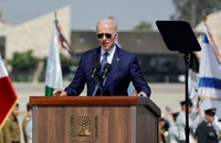Tổng thống Mỹ Joe Biden phát biểu tại sân bay ở Israel. Ảnh: Ammar Awad/REUTERS.