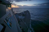 Tàu khu trục USS Benfold tiến hành hoạt động tự do hàng hải gần quần đảo Trường Sa thuộc chủ quyền của Việt Nam. Ảnh: US 7th FLEET