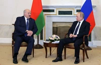 Tổng thống Belarus Alexander Lukashenko (trái) và Tổng thống Nga Vladimir Putin. Ảnh: REUTERS