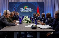 Ngoại trưởng Mỹ Antony Blinken và Bộ trưởng Quốc phòng Mỹ Lloyd Austin hội đàm với Tổng thống Angola Joao Lourenco tại Hội nghị thượng đỉnh các nhà lãnh đạo Mỹ-Châu Phi 2022. Ảnh: Evelyn Hockstein/REUTERS