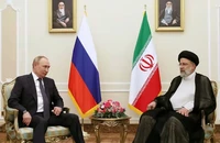 Tổng thống Nga Vladimir Putin (trái) và Tổng thống Iran Ebrahim Raisi. Ảnh: REUTERS