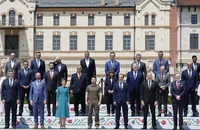 Tổng thống Volodymyr Zelensky cùng các nhà lãnh đạo châu Âu tại Moldova. Ảnh: EPA-EFE