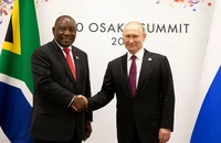 Tổng thống Nam Phi Cyril Ramaphosa (trái) bắt tay với Tổng thống Nga Vladimir Putin hồi năm 2019. Ảnh: Alexander Zemlianichenko/Pool via REUTERS 