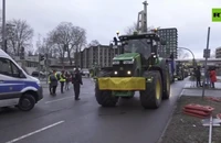 VIDEO: Nông dân Đức biểu tình, lái hàng nghìn máy kéo về Berlin