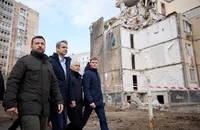 Tên lửa Nga rơi cách đoàn xe chở ông Zelensky và Thủ tướng Hy Lạp chỉ 500 m