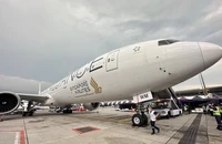 Máy bay Singapore hạ cánh khẩn cấp, 1 người chết và hàng chục người bị thương
