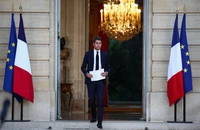Tổng thống Macron từ chối đơn từ chức của thủ tướng Pháp