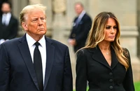 Vợ ông Trump lên tiếng sau khi chứng kiến chồng bị bắn