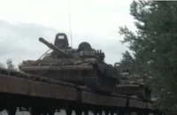 VIDEO: Belarus đưa xe tăng áp sát biên giới Ukraine 