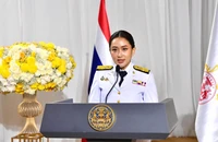 Nhà vua Thái Lan phê chuẩn con gái ông Thaksin làm thủ tướng