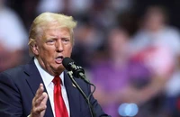 Bắt đối tượng mang 2 khẩu súng tới buổi vận động tranh cử của ông Trump