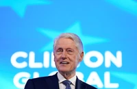 Cựu Tổng thống Bill Clinton nhập viện 