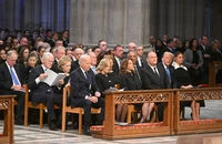Ông Biden đặt tên các cựu Tổng thống Clinton, Bush cho 2 tàu sân bay sắp đóng 