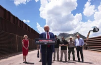 Hiểu thế nào về Đạo luật Kẻ thù từ bên ngoài mà ông Trump sắp viện dẫn để trục xuất người nhập cư trái phép?