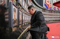 CHÙM ẢNH: Ông Kim Jong-un dự lễ khen thưởng binh sĩ Triều Tiên chiến đấu ở nước ngoài