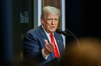Ông Trump trấn an nhà đầu tư sau vụ hơn 300 lao động Hàn Quốc bị bắt ở Mỹ