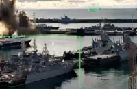 Ukraine tuyên bố lần đầu tiên tấn công tàu ngầm Nga bằng xuồng không người lái