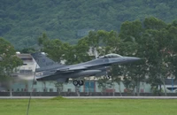 Đài Loan: Tiêm kích F-16V gặp nạn, phi công nhảy dù xuống biển