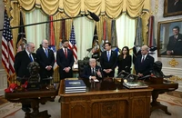 Chiến sự Trung Đông ngày 56: Tổng thống Trump nói ‘đừng giục ông’ chờ đợi bao lâu, bác dùng vũ khí hạt nhân; Phía Iran nêu điều kiện đàm phán; Israel chờ đèn xanh từ Mỹ 