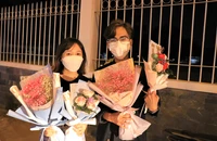 Những chàng trai, cô gái góp sắc hồng cho ngày 8-3