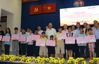 Trao tặng 395 phần quà nhân dịp Tết Chôl Chnăm Thmây năm 2023