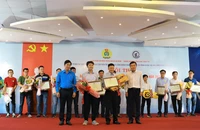 Giảng viên Trường ĐH Công nghệ Thông tin đoạt giải Bàn tay vàng 'Quản trị mạng giỏi"