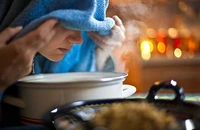 Có nên xông mũi bằng lá cây, thảo dược trị bệnh hô hấp?