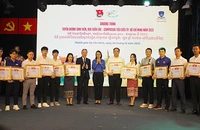 Tuyên dương 123 gương sinh viên, học viên Lào và Campuchia tiêu biểu năm 2023