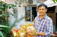 Dừa dát vàng 1 triệu đồng/cặp vẫn làm không kịp bán