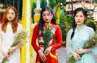 Cuối tuần, giới trẻ xúng xính diện áo dài chụp ảnh Tết 