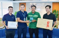 Anh Mai Lê Duy Quang người cứu tài xế trên cầu Phú Mỹ được công ty vinh danh