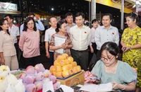 Lo ngại các điểm kinh doanh tự phát quanh chợ đầu mối Thủ Đức 