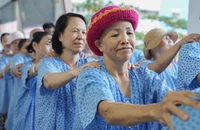 Lớp yoga đặc biệt của những người đặc biệt