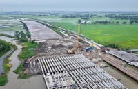 Cát từ miền Tây đã về Vành đai 3 TP.HCM, sao chủ đầu tư vẫn than khó?