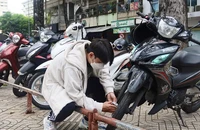 Tự khóa xe 