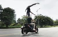 Đại diện hãng xe điện lên tiếng về clip Quốc Cơ - Quốc Nghiệp vừa chạy xe vừa chồng đầu