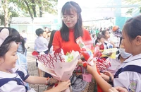 Tặng quà thầy cô giáo 20-11 như thế nào cho ý nghĩa?