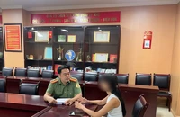 Công dân Việt Nam có hai quốc tịch nên sử dụng hộ chiếu Việt Nam khi nhập cảnh