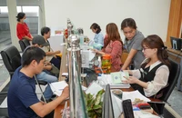 Đi du học nhưng vẫn làm việc online, có phải đóng BHXH bắt buộc không?