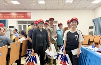 TP.HCM: Phường Trung Mỹ Tây trao quà Tết cho người lao động có hoàn cảnh khó khăn