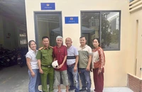 Từ tờ hóa đơn cũ, công an giúp cụ ông đi lạc tìm lại gia đình