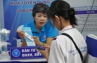 Người lao động có được đóng cùng lúc BHXH bắt buộc và BHXH tự nguyện?