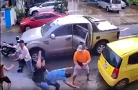 Hỗn chiến trên đường, 2 người trên ô tô bị đánh gục ở Đồng Nai