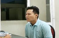 Nghi can cướp trong tiệm vàng ở Đồng Nai ra đầu thú