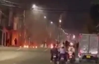 Hỗn chiến bằng 'bom xăng', nghi có tiếng súng nổ trên đường phố Biên Hòa 