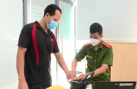 Lý giải việc đóng tiền để nhận CCCD tại nhà nhưng phải đi lấy