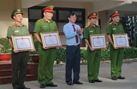 Đồng Nai khen thưởng lực lượng phá án vụ cướp ngân hàng, giải cứu bé gái dưới hố sâu 