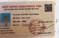Bắt quả tang 2 người có giấy chứng nhận phóng viên đi tống tiền dân